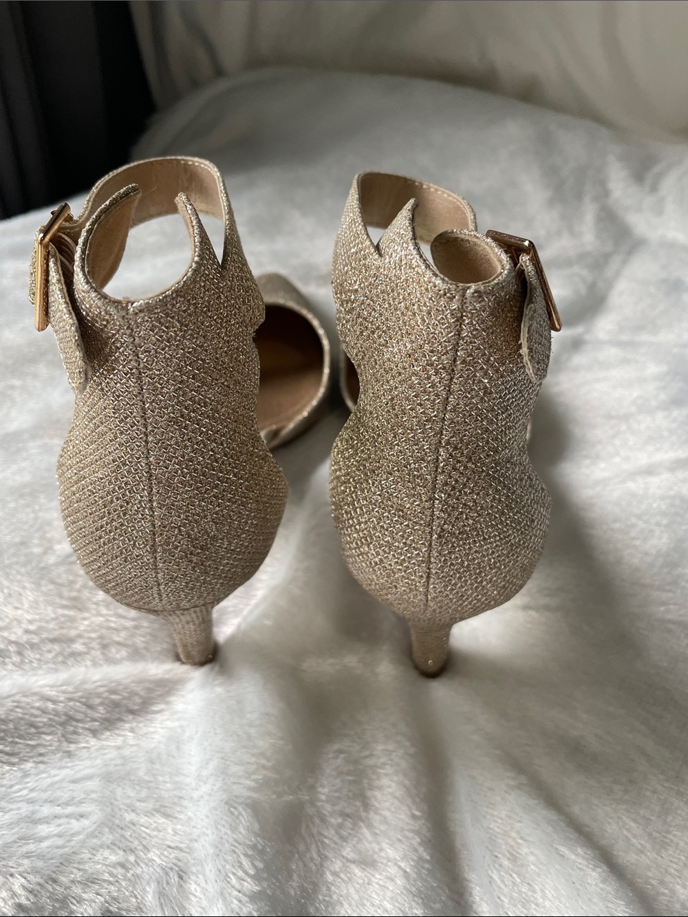 Elegant champagne gold Heels - Picture 7 of 9